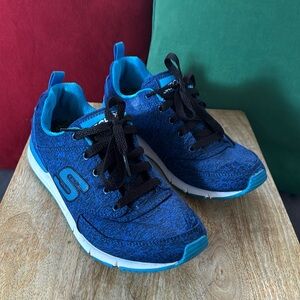 SKECHERS WOMEN SNEAKER US6